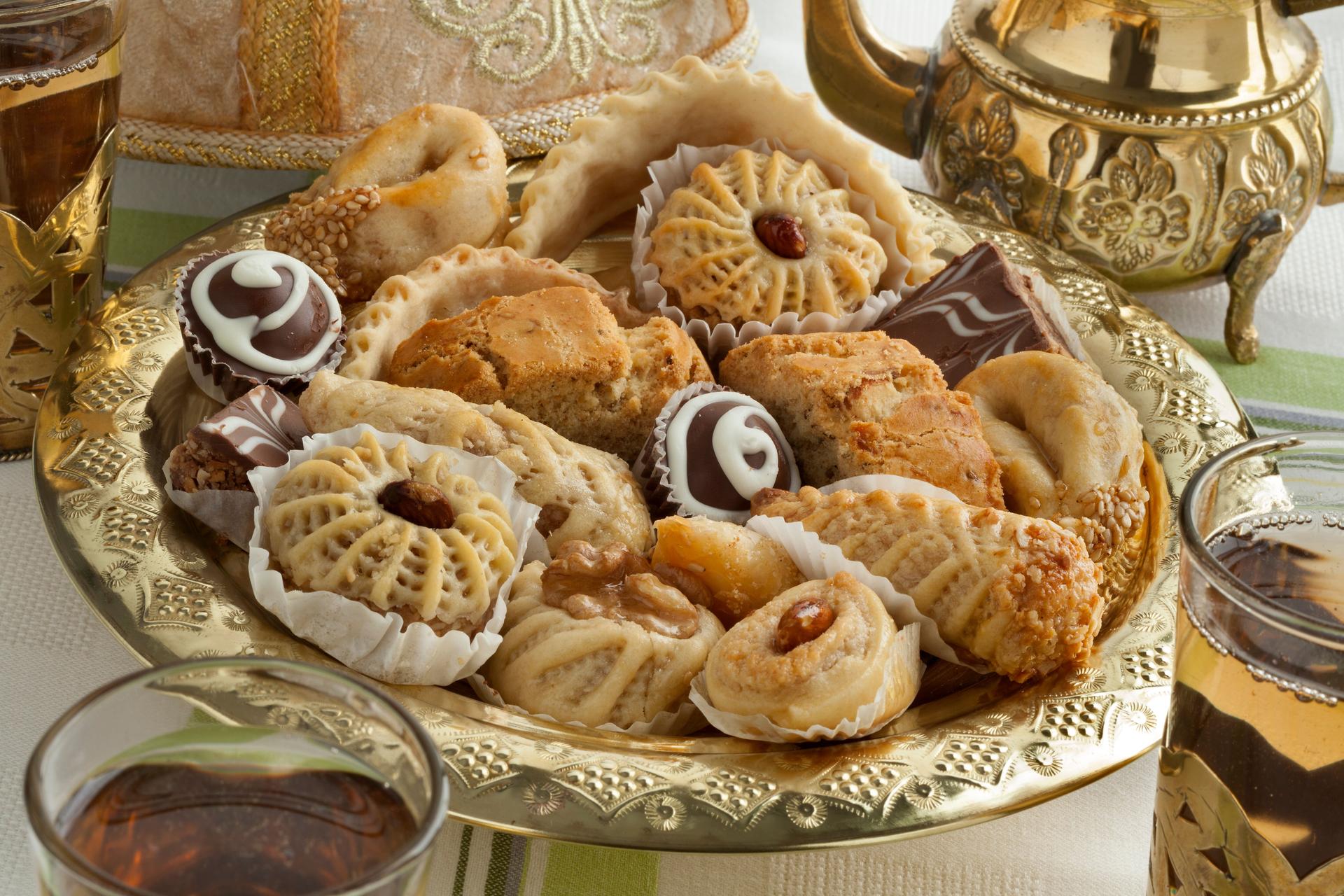 Traditional algérien cookies with tea